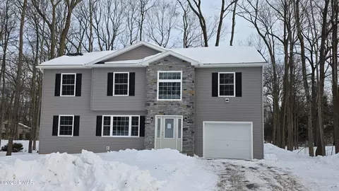 7115 Glouster Rd, Tobyhanna, PA 18466