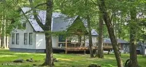 128 Gabrielle Ln, Dingmans Ferry, PA 18328
