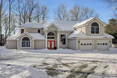 412 Canoe Brook Dr, Lords Valley, PA 18428