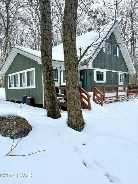 350 Oak Hill Rd, Hawley, PA 18428
