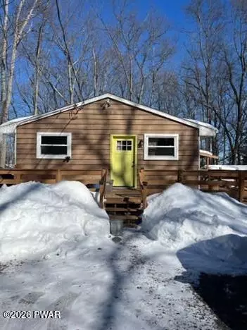 29 Holland Rd, Hawley, PA 18428