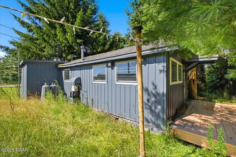 107 Circle Ln, Greentown, PA 18426