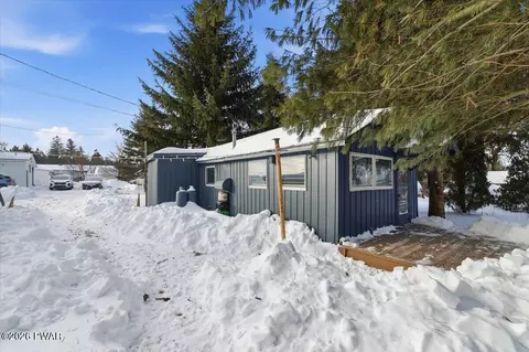 107 Circle Ln, Greentown, PA 18426