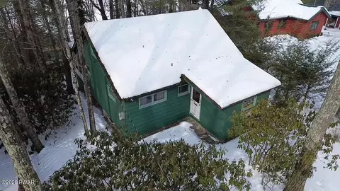 423 Sunset Forest Dr, Hawley, PA 18428