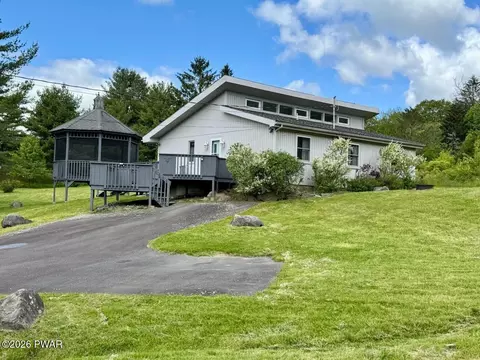 114 Orchard Dr, Lords Valley, PA 18428