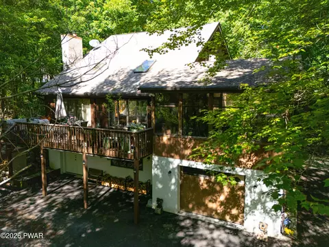 30 N Gate Ct, Lake Ariel, PA 18436