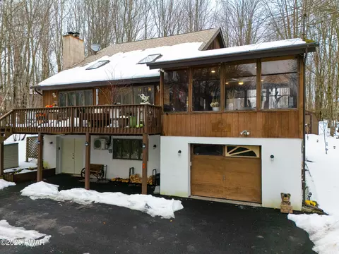 30 N Gate Ct, Lake Ariel, PA 18436