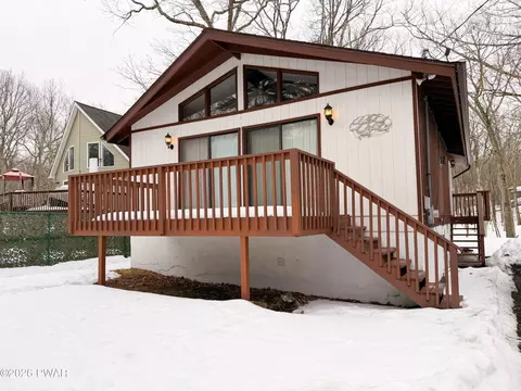 110 Spring Dr, Dingmans Ferry, PA 18328