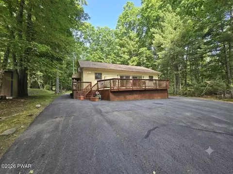24 Lakeside Dr, Lakeville, PA 18438