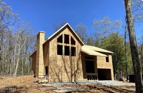 215 Cottonwood Dr, Hawley, PA 18428