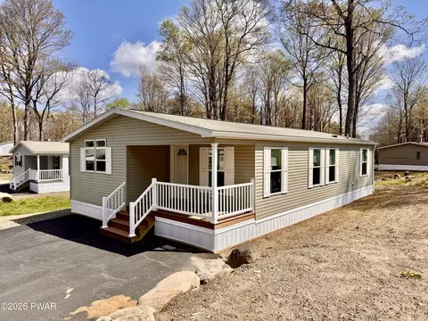 106 Middle Rd, Greentown, PA 18426