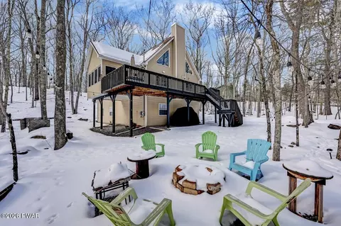 133 Rainbow Dr, Lackawaxen, PA 18435