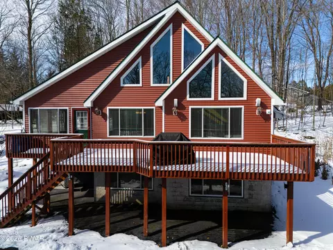 357 Lakeview Dr, Lake Ariel, PA 18436