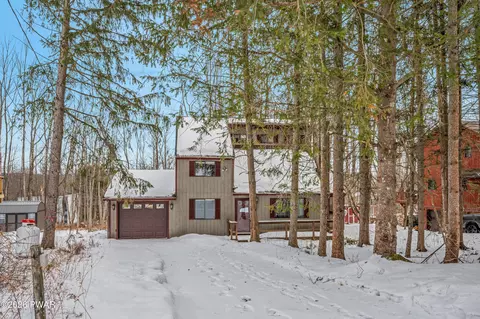 31 Woodcrest Ln, Lake Ariel, PA 18436