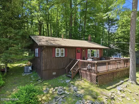305 Laurel Ln, Greentown, PA 18426