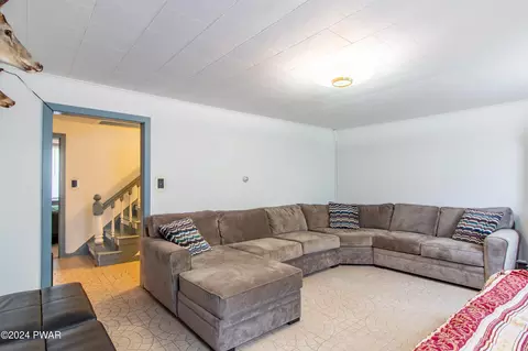 Living - 69 E Sterling Rd, Newfoundland, PA 18445 photo 2 of 2