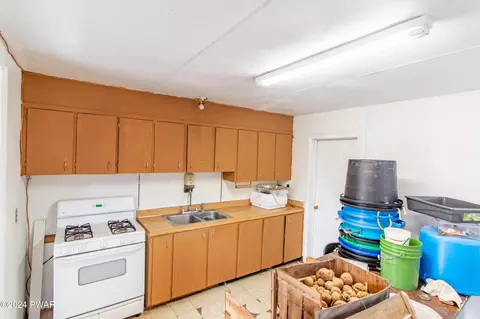 Kitchen - 69 E Sterling Rd, Newfoundland, PA 18445 photo 4 of 5