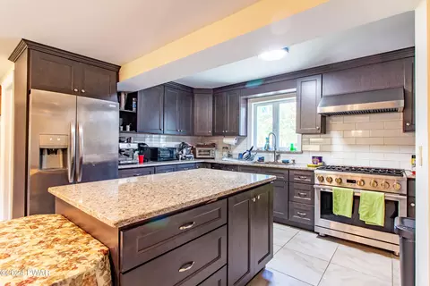 Kitchen - 69 E Sterling Rd, Newfoundland, PA 18445 photo 2 of 5