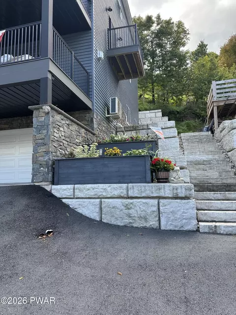 109 Paradise Rd, Greentown, PA 18426