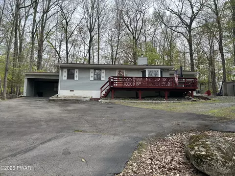 152 Eastwood Dr, Greentown, PA 18426