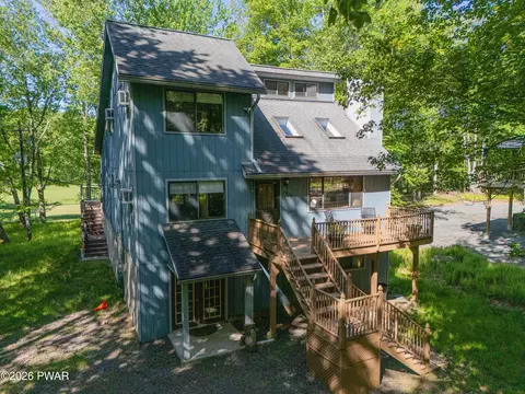 66 Wedge Dr, Lake Ariel, PA 18436