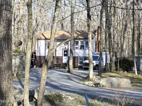 113 Blueridge Ln, Lords Valley, PA 18428