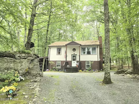 113 Blueridge Ln, Lords Valley, PA 18428