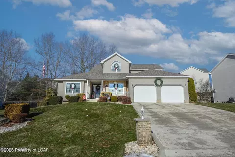 126 Saint Charles Pl, Hazleton, PA 18202