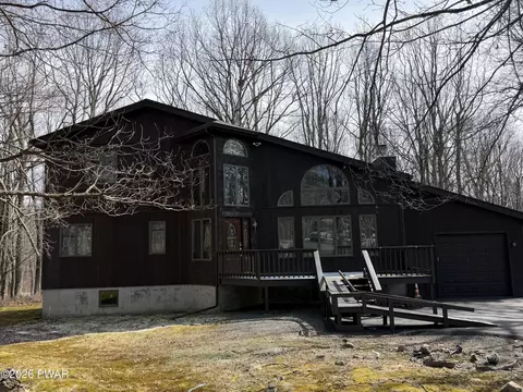 806 Gaskin Ct, Lords Valley, PA 18428
