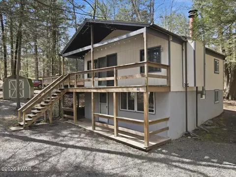 1025 Wallenpaupack Dr, Lake Ariel, PA 18436