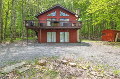 2894 S Fairway Dr, Lake Ariel, PA 18436