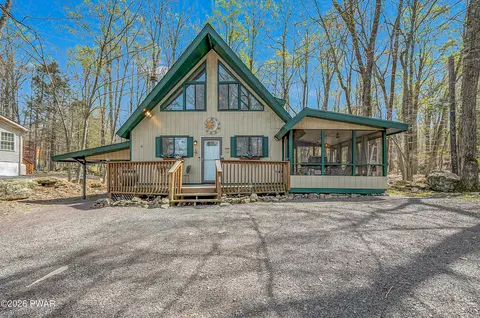 526 N Gate Rd, Lake Ariel, PA 18436