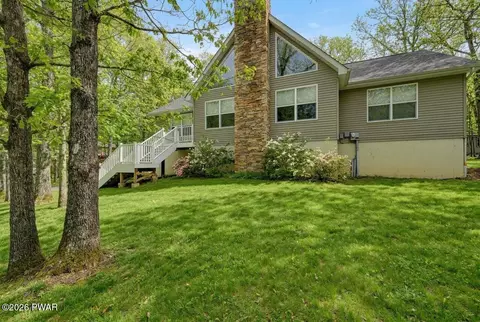 127 Robin Way, Lackawaxen, PA 18435