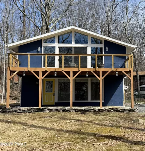 107 Village Ln, Lords Valley, PA 18428