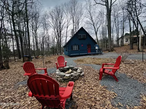 116 Pine Knob Cir, Hawley, PA 18428