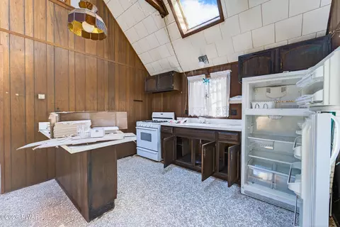 Kitchen - 134 Lakeview Dr, Dingmans Ferry, PA 18328 photo 1 of 2