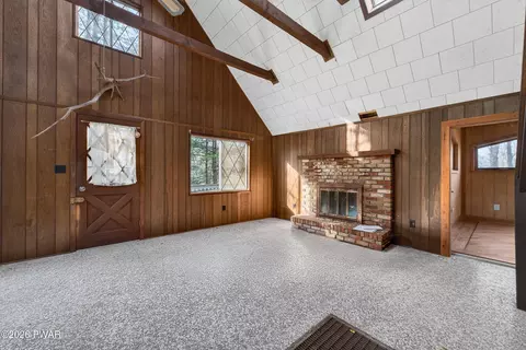 Living - 134 Lakeview Dr, Dingmans Ferry, PA 18328 photo 2 of 4