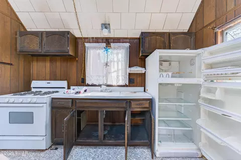 Kitchen - 134 Lakeview Dr, Dingmans Ferry, PA 18328 photo 2 of 2