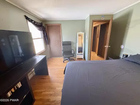 Bedroom - 2193 Spring Dr, Bushkill, PA 18324 photo 4 of 11