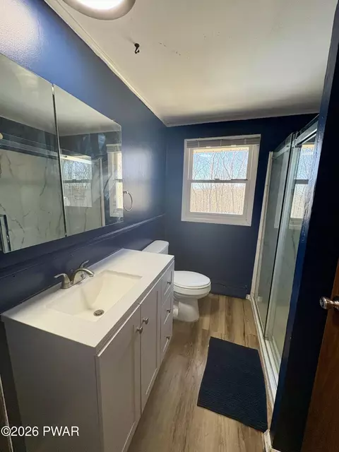 Bath - 2193 Spring Dr, Bushkill, PA 18324 photo 2 of 6