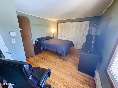 Bedroom - 2193 Spring Dr, Bushkill, PA 18324 photo 2 of 11