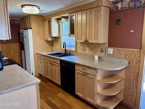Kitchen - 2193 Spring Dr, Bushkill, PA 18324 photo 3 of 6