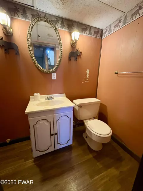 Bath - 2193 Spring Dr, Bushkill, PA 18324 photo 6 of 6