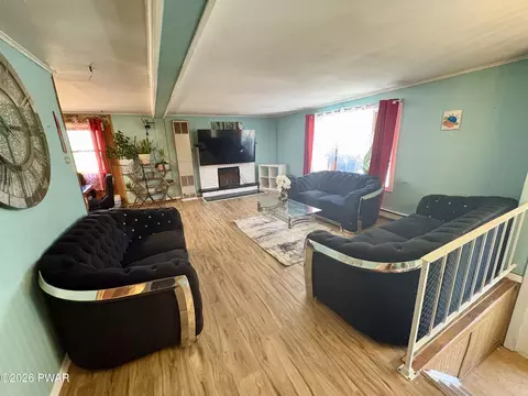 Living - 2193 Spring Dr, Bushkill, PA 18324 photo 2 of 6