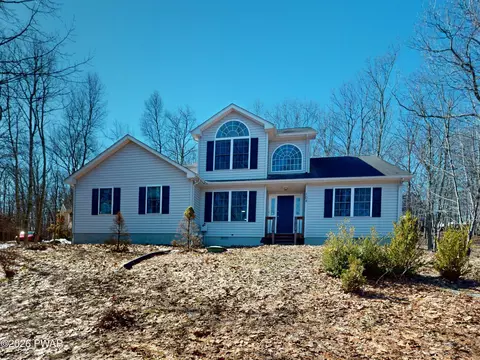 104 Shannon Ct, Bushkill, PA 18324