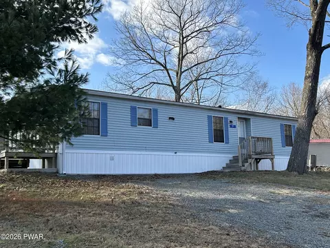 7 Sky View Dr, Lake Ariel, PA 18436