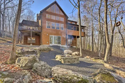 110 Owl Ct, Lackawaxen, PA 18435