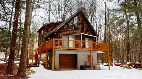117 Pickerel Ln, Greentown, PA 18426
