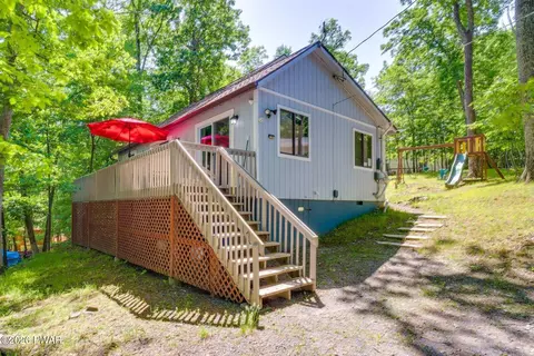 111 Park Ct, Bushkill, PA 18324