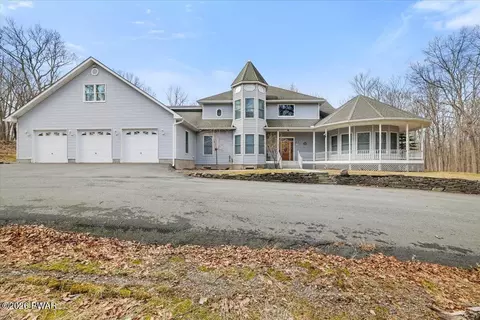 1177 Dewberry Dr, Hawley, PA 18428